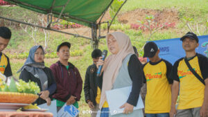 Ibu Romanah, Salah satu Karyawan yang diberikan penghargaan